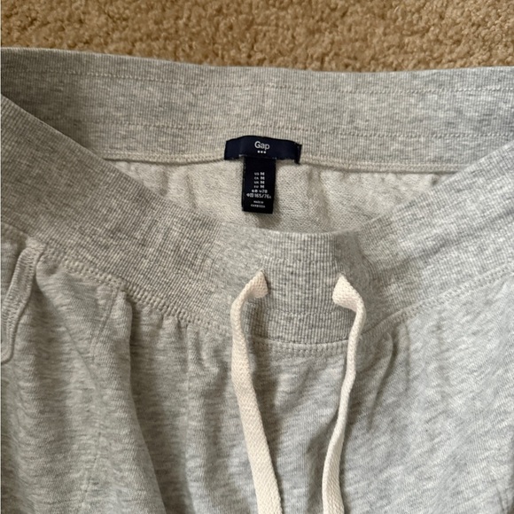 NWOT gap skirt - Picture 6 of 6